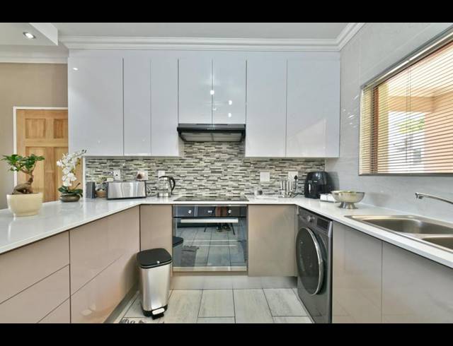 3 BEDROOM CLUSTER FOR SALE IN GLENVISTA